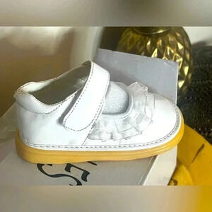 WHITE PATENT SCRIBBLES MARY JANE WITH RUFFLE NIB SZ 10